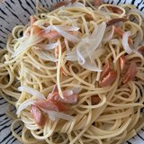 鮭トバと玉ねぎのパスタ